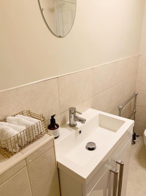 Apartment Spacious 2 Bed Flat Grade 2 Art Deco Building *